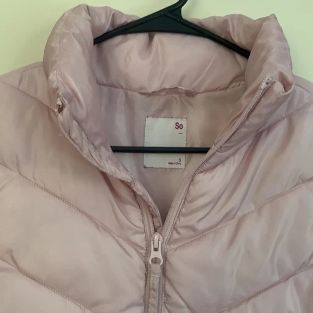SO Brand Women's Puffy Pink Vest Size Small Insulated‎
